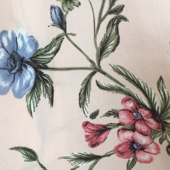 Fluted Sleeve Blush Floral Top - Picture 5 of 5